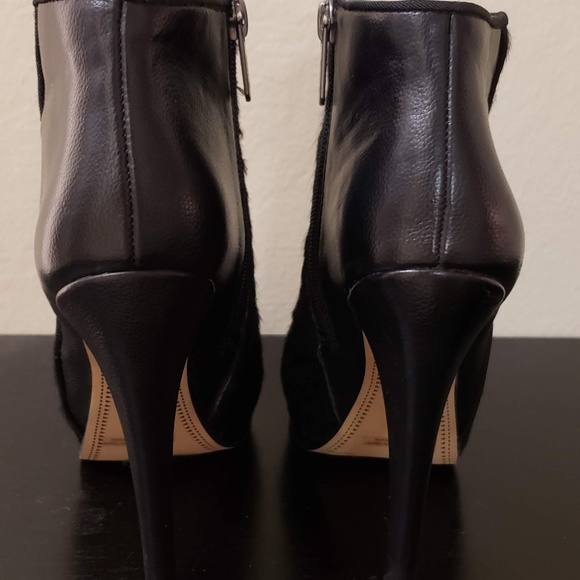 Like New Circus by Sam Edelman High Heel Faux Fur Booties size 5.5 - Picture 3 of 6